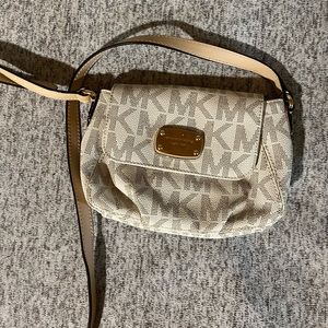 !WHITE MK PATTERN CROSSBODY BAG!